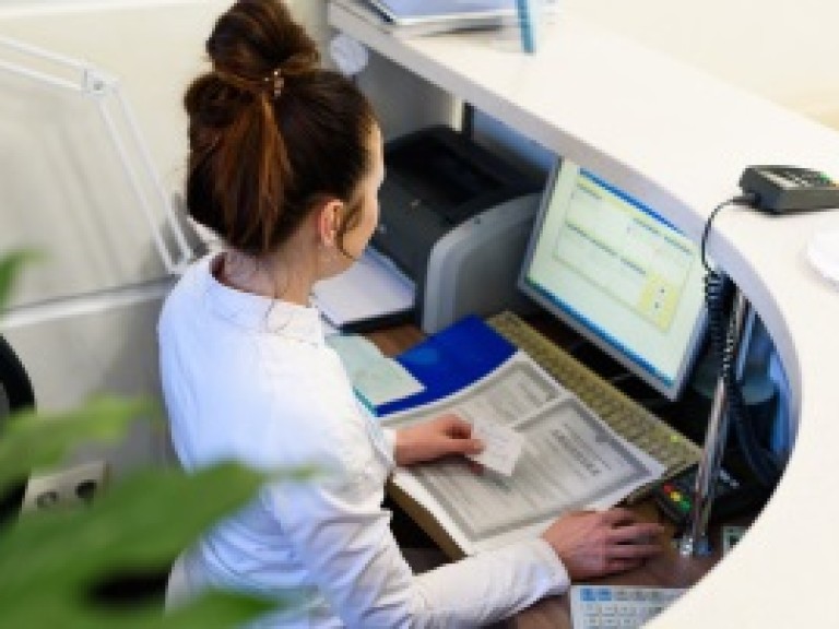 Female receptionist working the computer.
